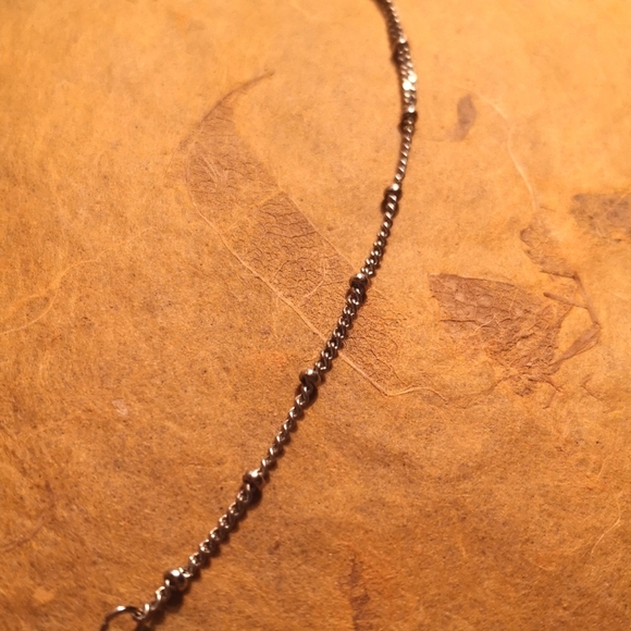 Silver tone leaf necklace 🧱🔥 - Picture 3 of 3